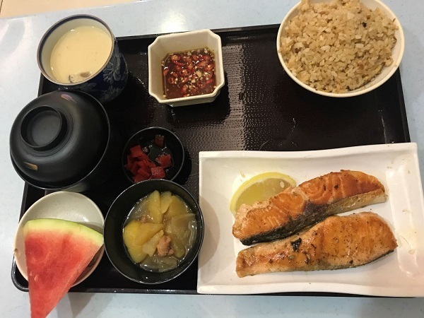 市場調査：ローカルは外食の時どんな日本食が人気なんですか？